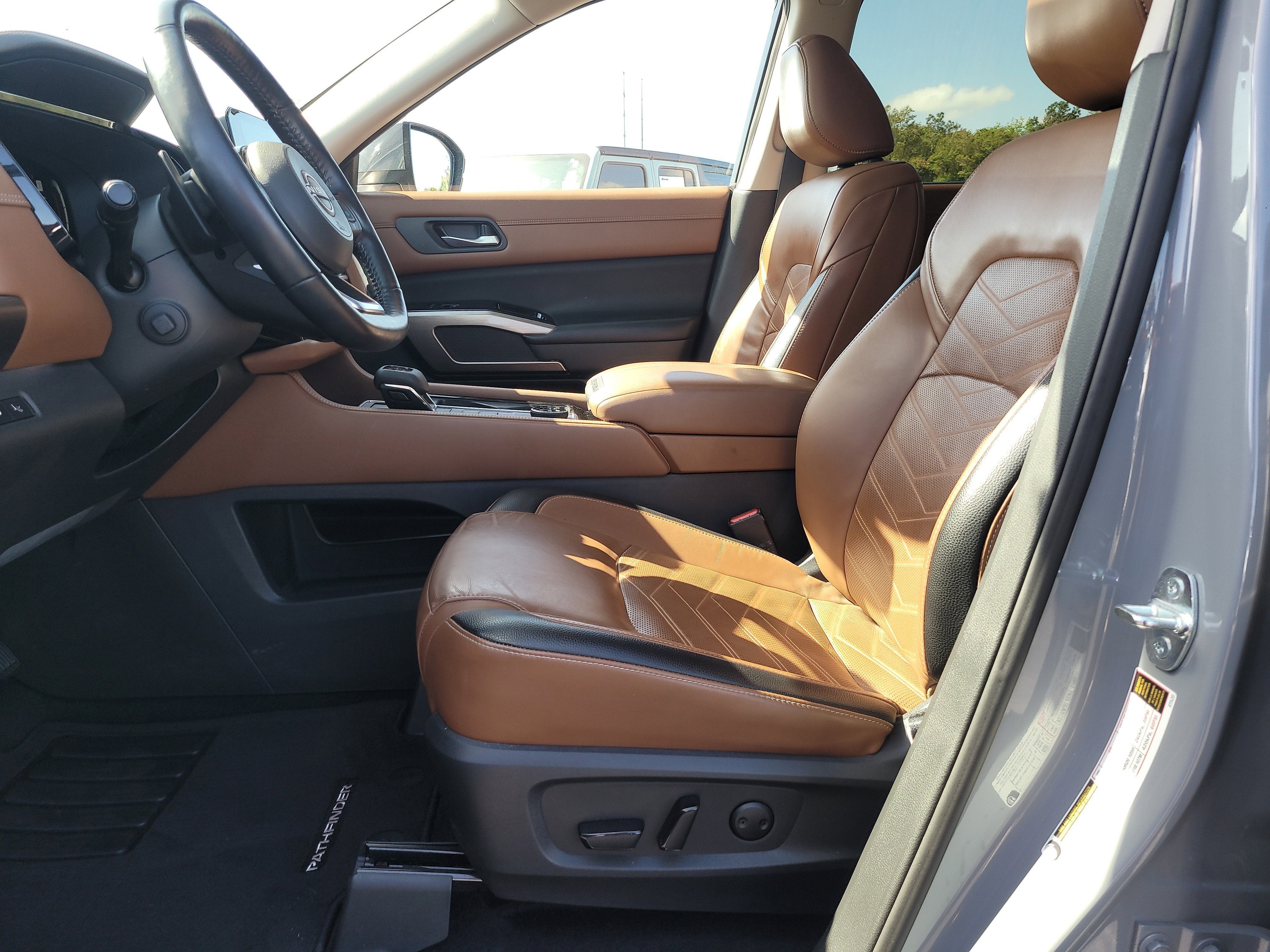 2022 Nissan Pathfinder Platinum