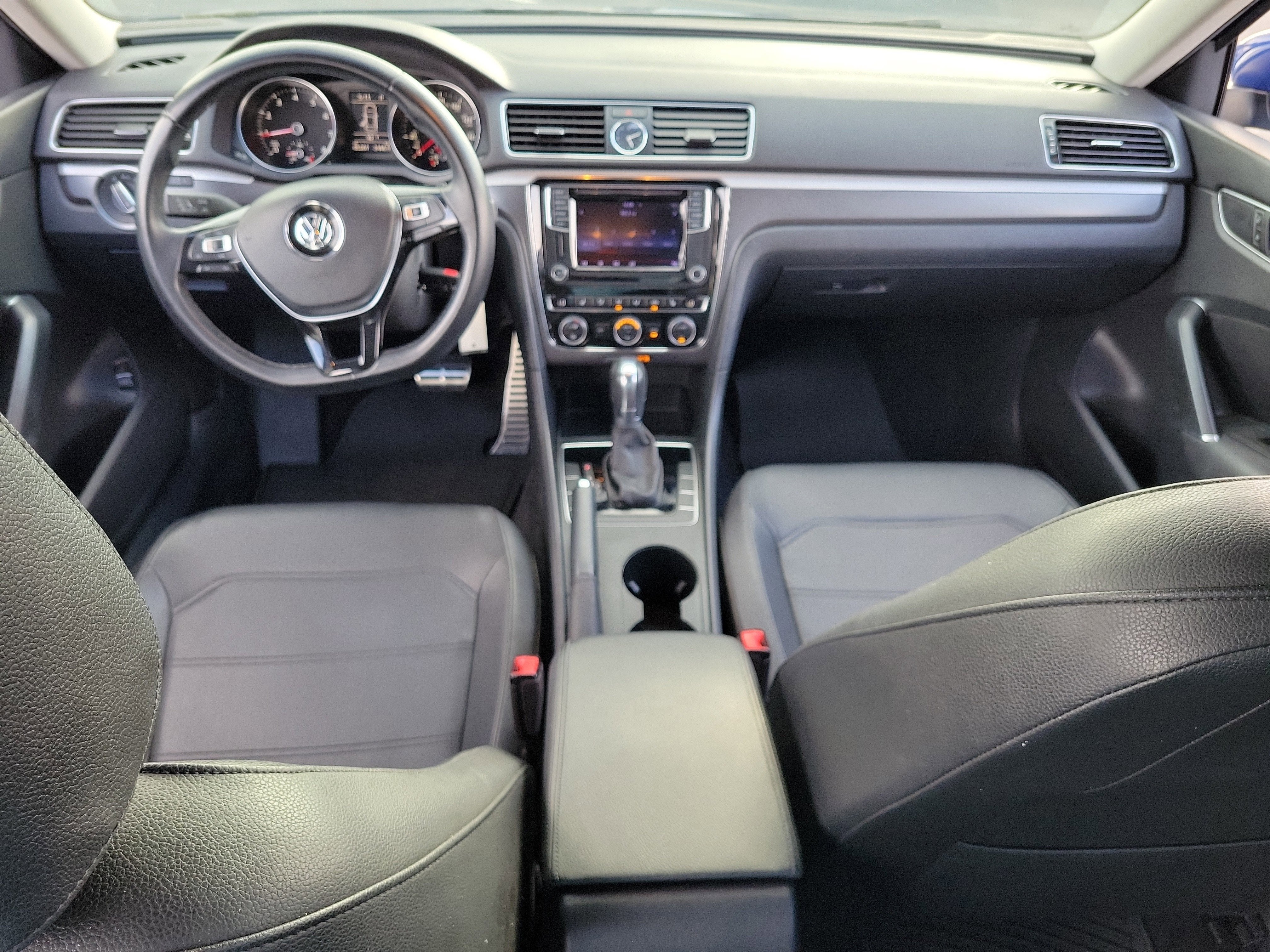 2017 Volkswagen Passat R-Line w/Comfort Pkg