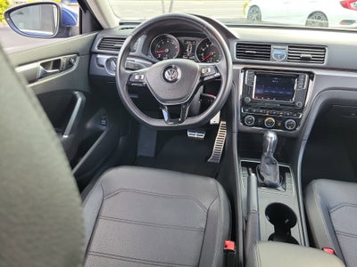 2017 Volkswagen Passat R-Line w/Comfort Pkg