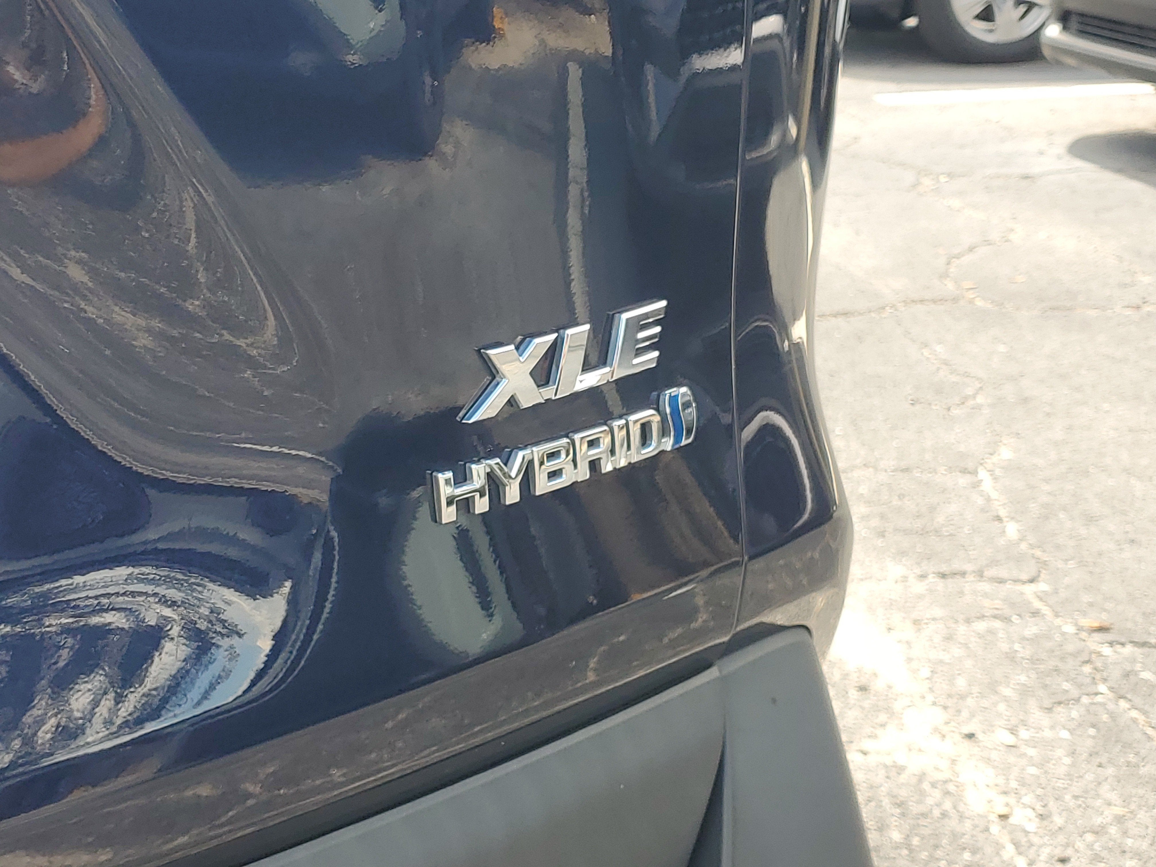 2022 Toyota RAV4 Hybrid XLE Premium
