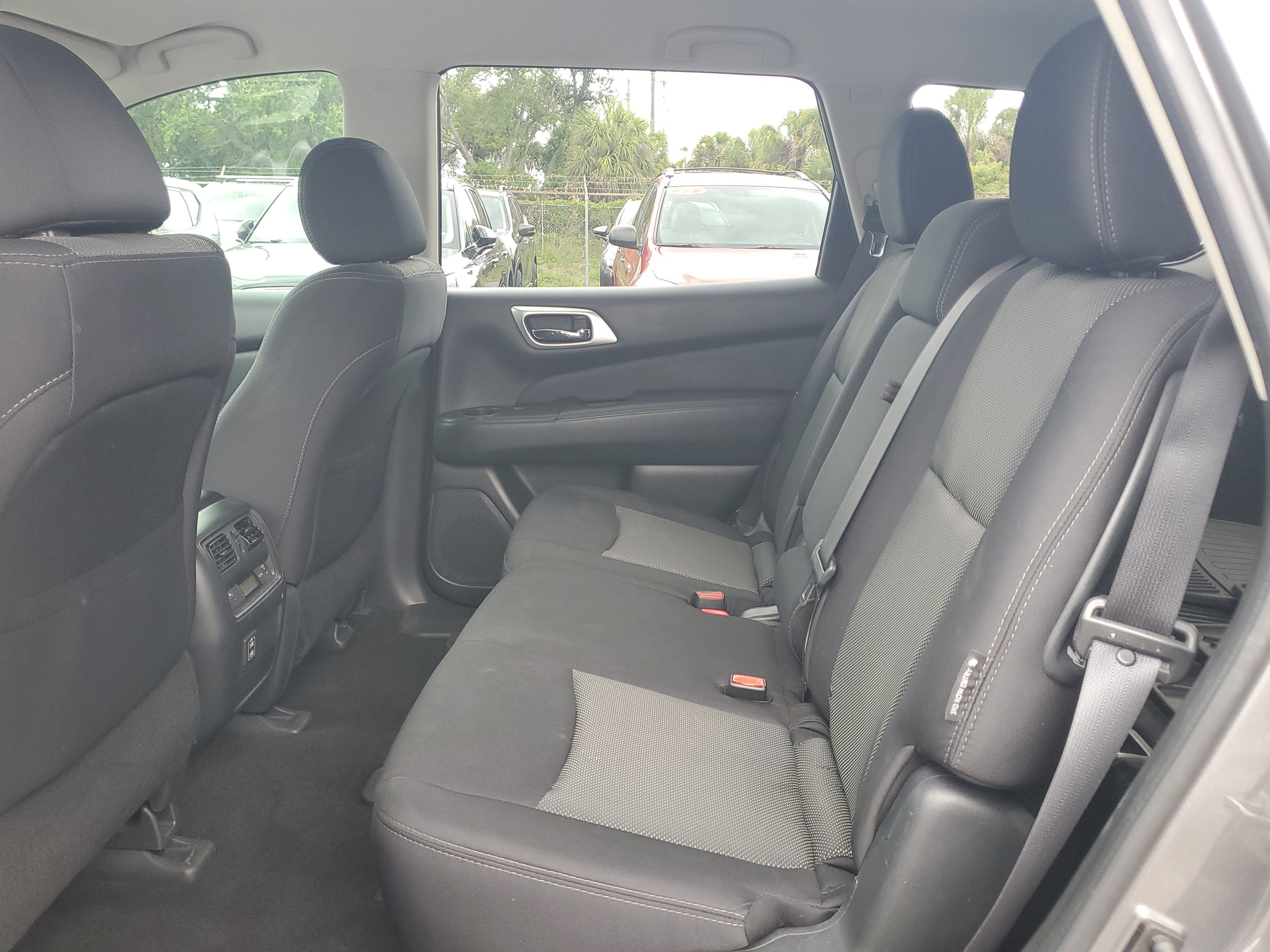 2018 Nissan Pathfinder SV