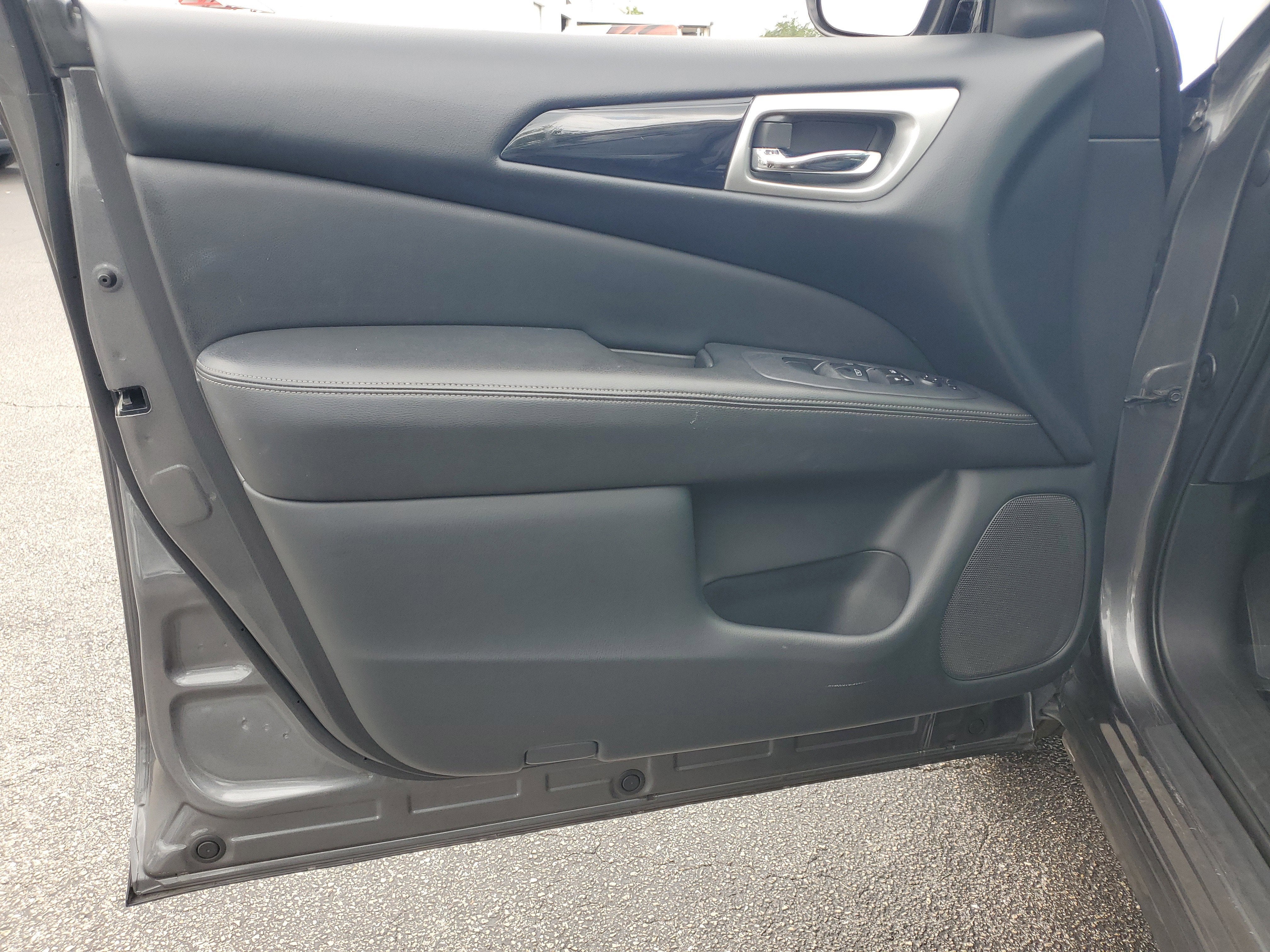 2018 Nissan Pathfinder SV