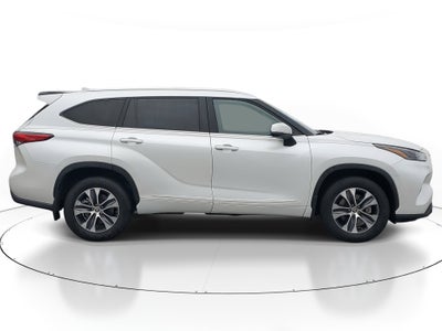 2023 Toyota Highlander Hybrid XLE