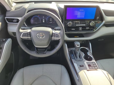 2024 Toyota Highlander LE