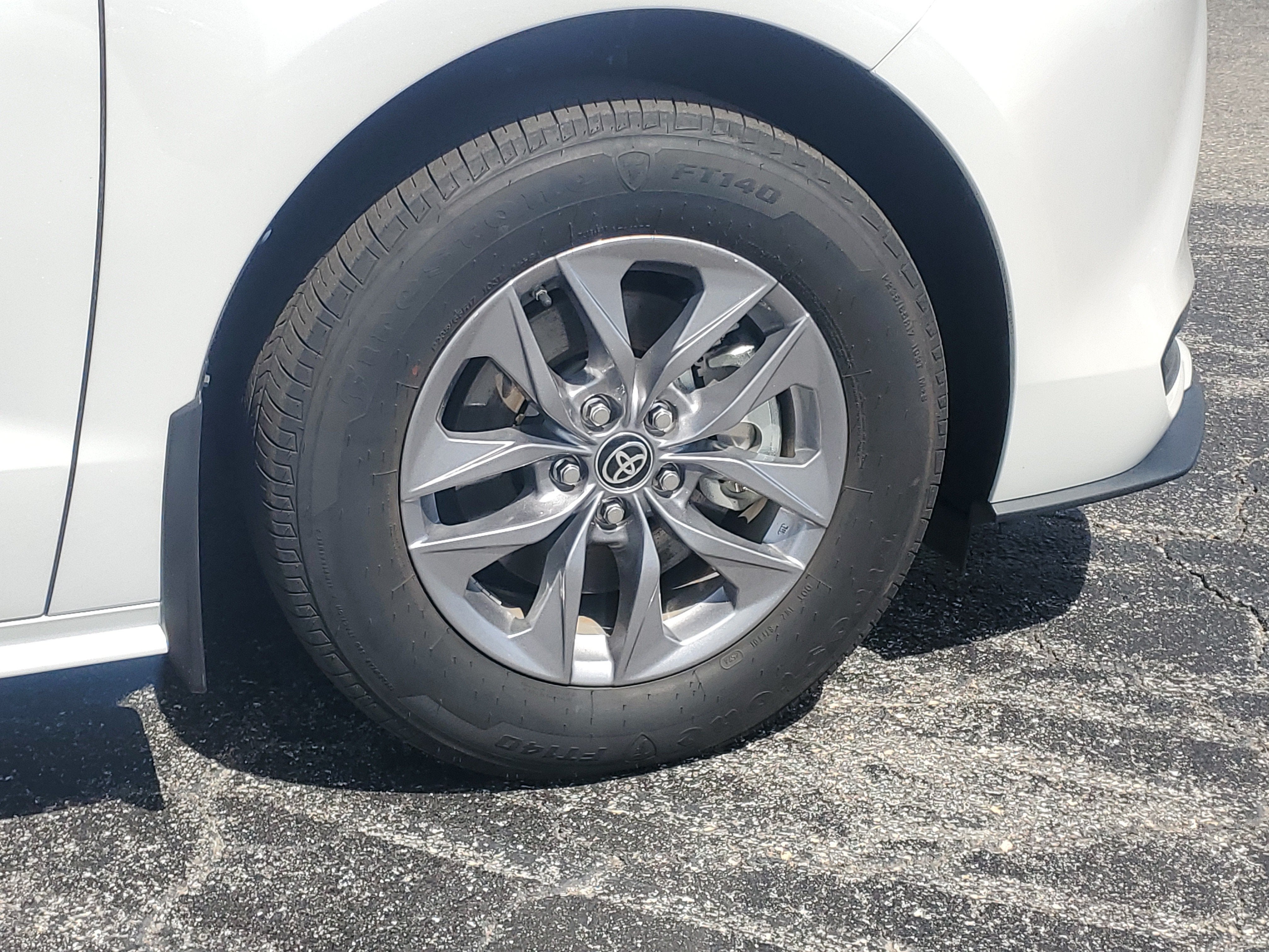 2025 Toyota Sienna XLE