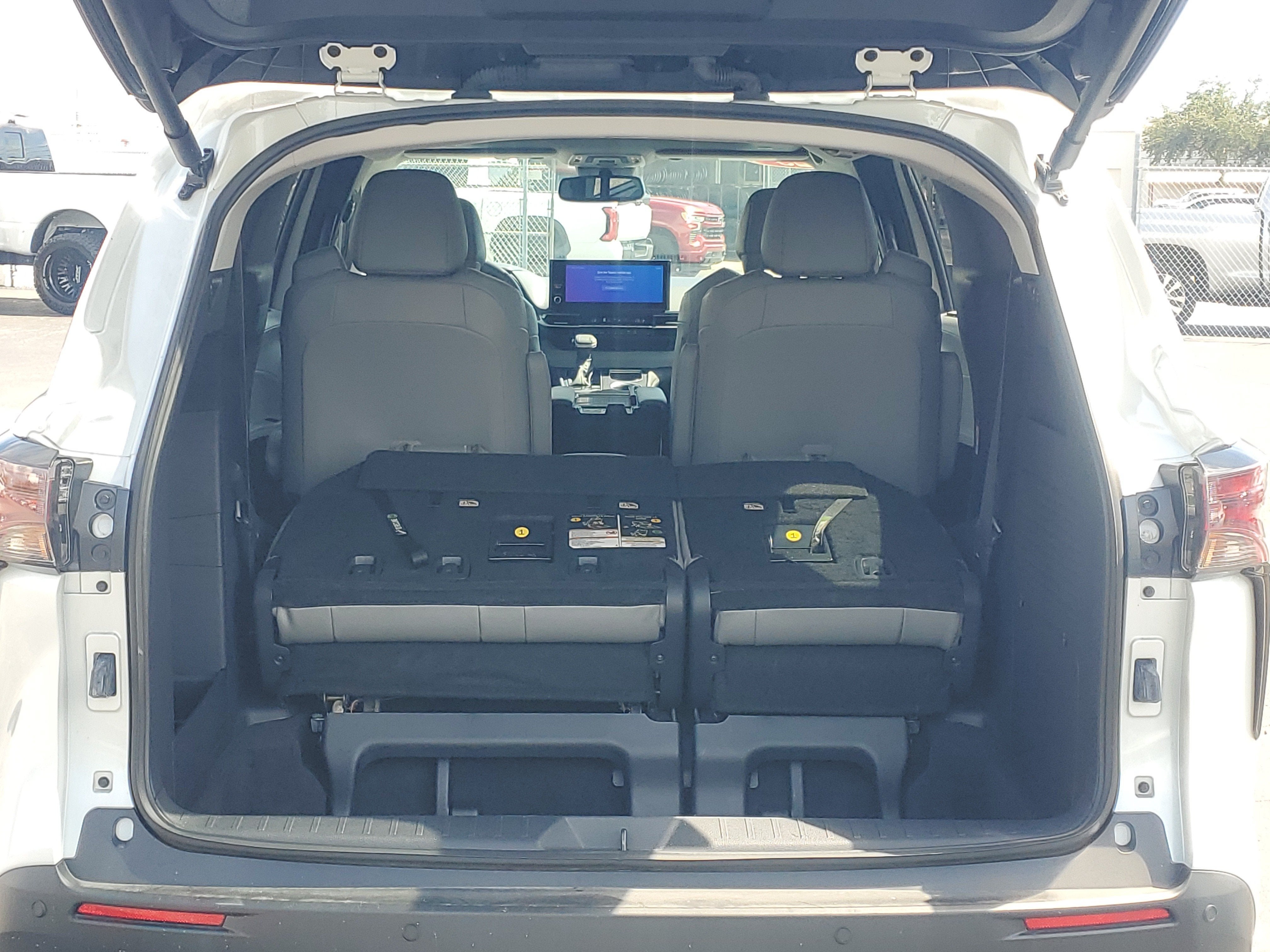 2025 Toyota Sienna XLE