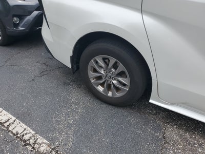 2025 Toyota Sienna XLE
