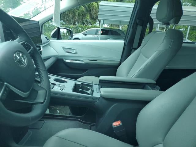 2025 Toyota Sienna XLE