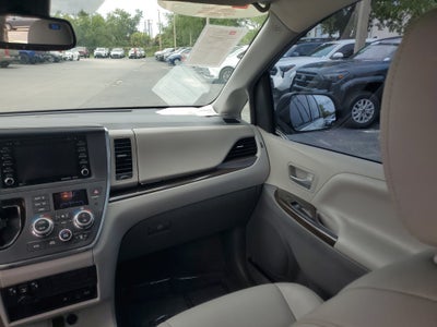 2018 Toyota Sienna XLE Auto Access Seat