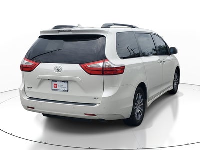 2018 Toyota Sienna XLE Auto Access Seat