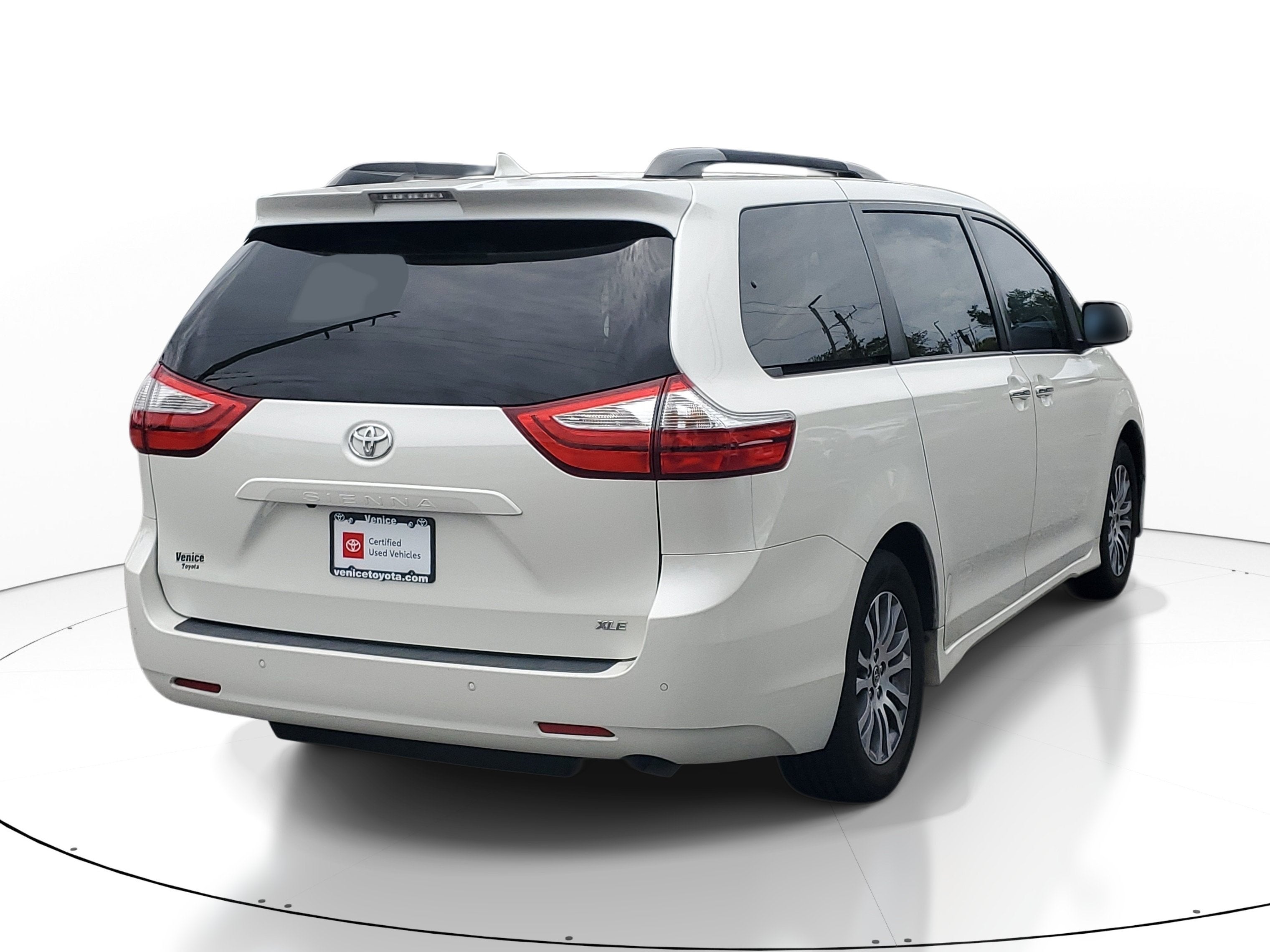 2018 Toyota Sienna XLE Auto Access Seat