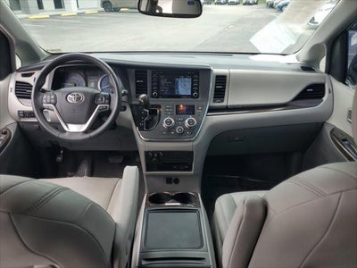 2018 Toyota Sienna XLE Auto Access Seat