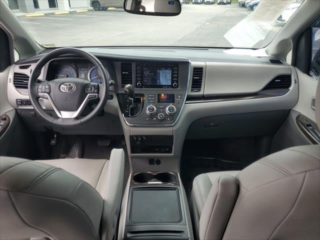 2018 Toyota Sienna XLE Auto Access Seat