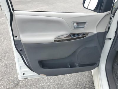 2018 Toyota Sienna XLE Auto Access Seat