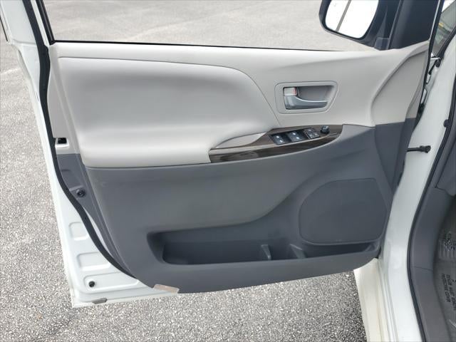 2018 Toyota Sienna XLE Auto Access Seat