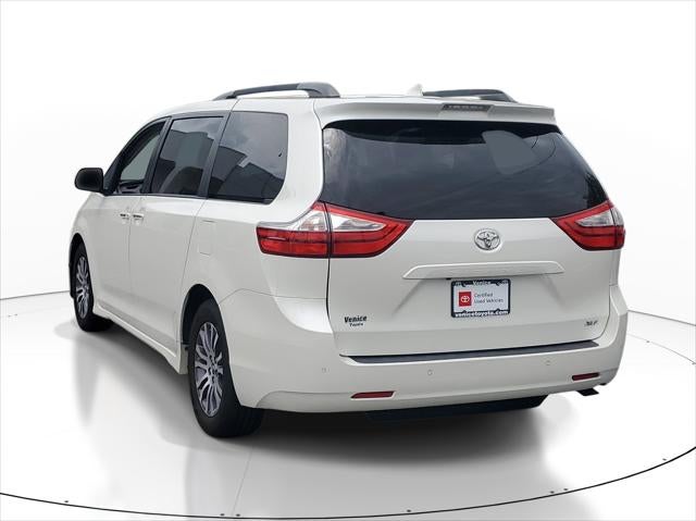 2018 Toyota Sienna XLE Auto Access Seat