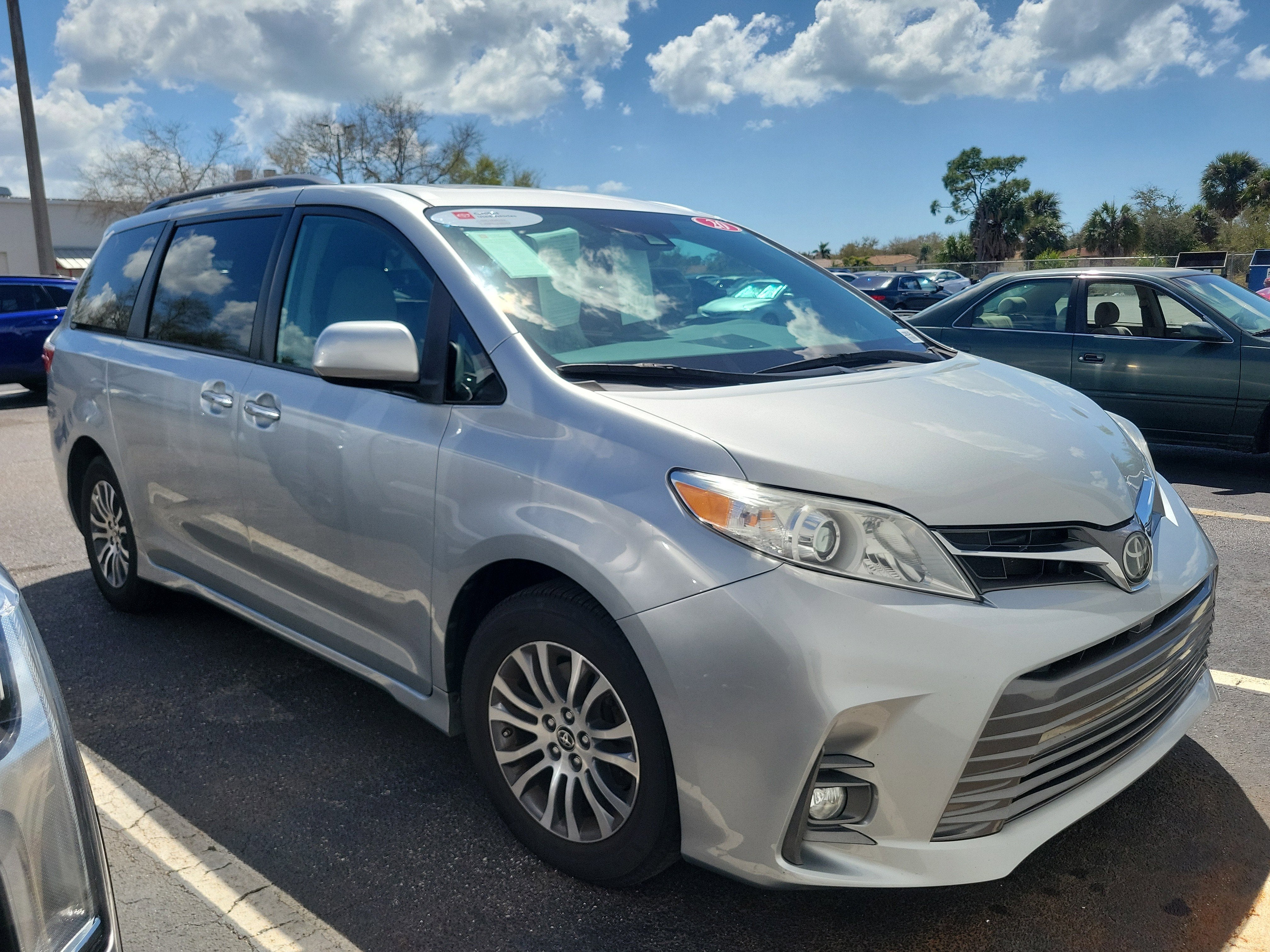 2020 Toyota Sienna XLE Auto Access Seat