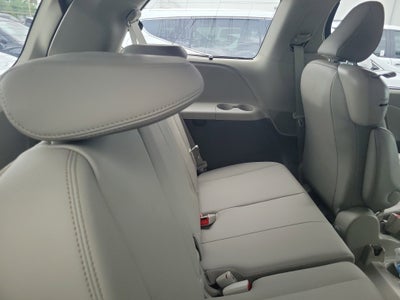 2017 Toyota Sienna XLE Auto Access Seat