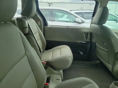2017 Toyota Sienna XLE Auto Access Seat