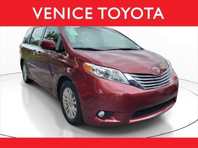 2017 Toyota Sienna XLE Auto Access Seat