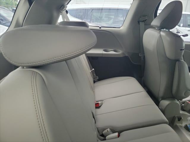 2017 Toyota Sienna XLE Auto Access Seat