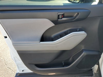 2022 Toyota Highlander Hybrid LE