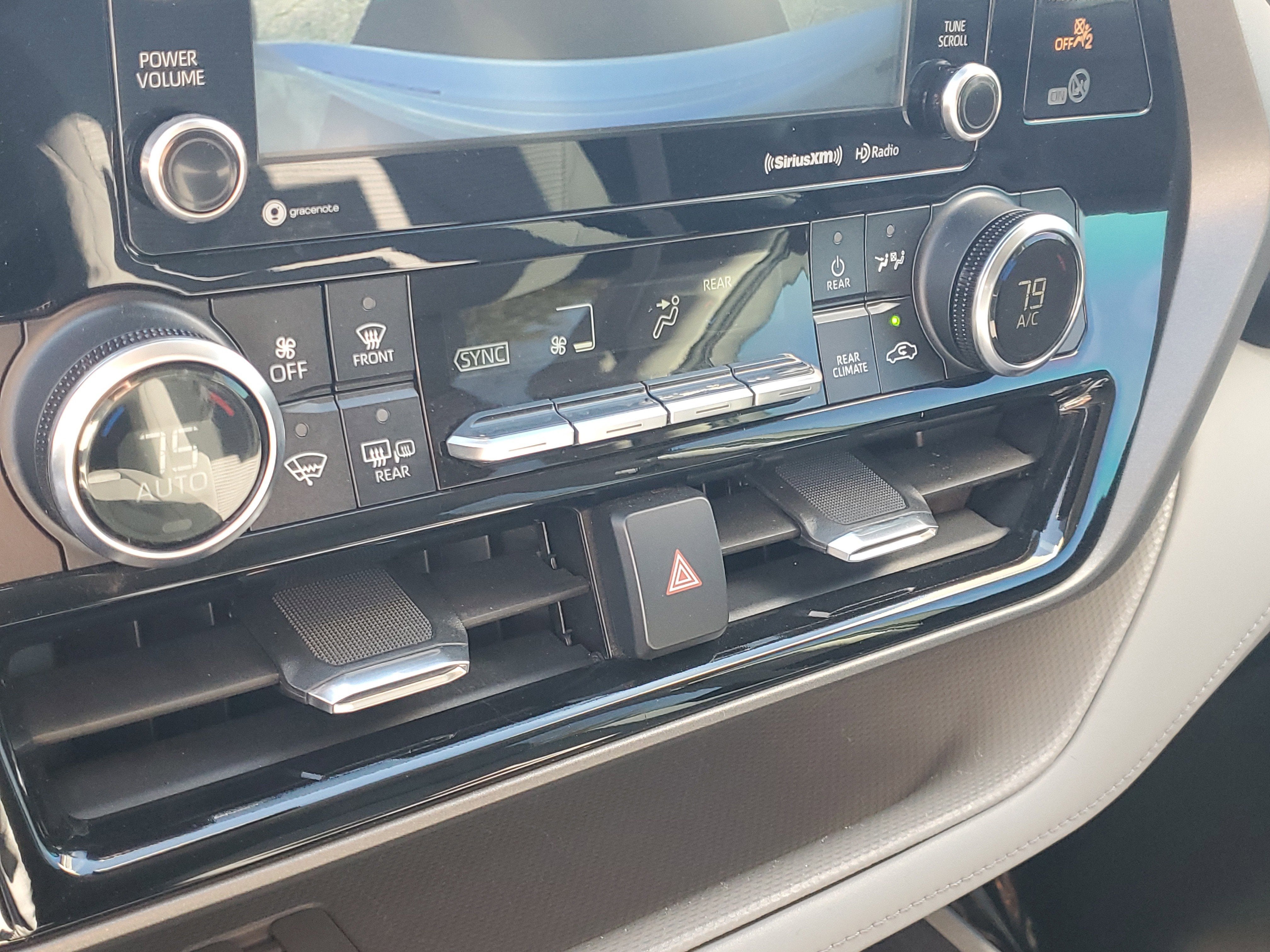 2022 Toyota Highlander Hybrid LE