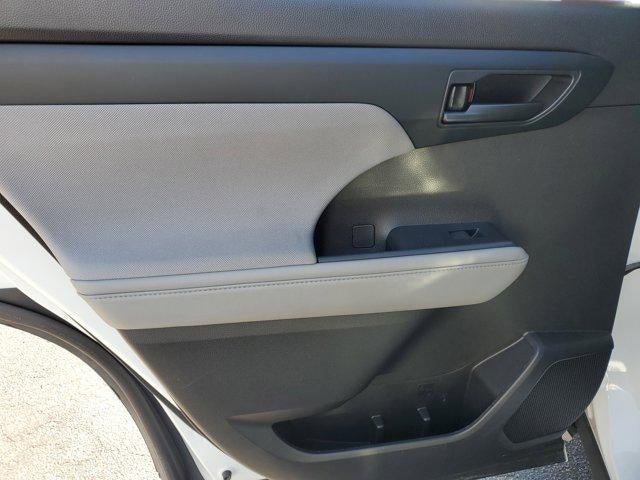 2022 Toyota Highlander Hybrid LE