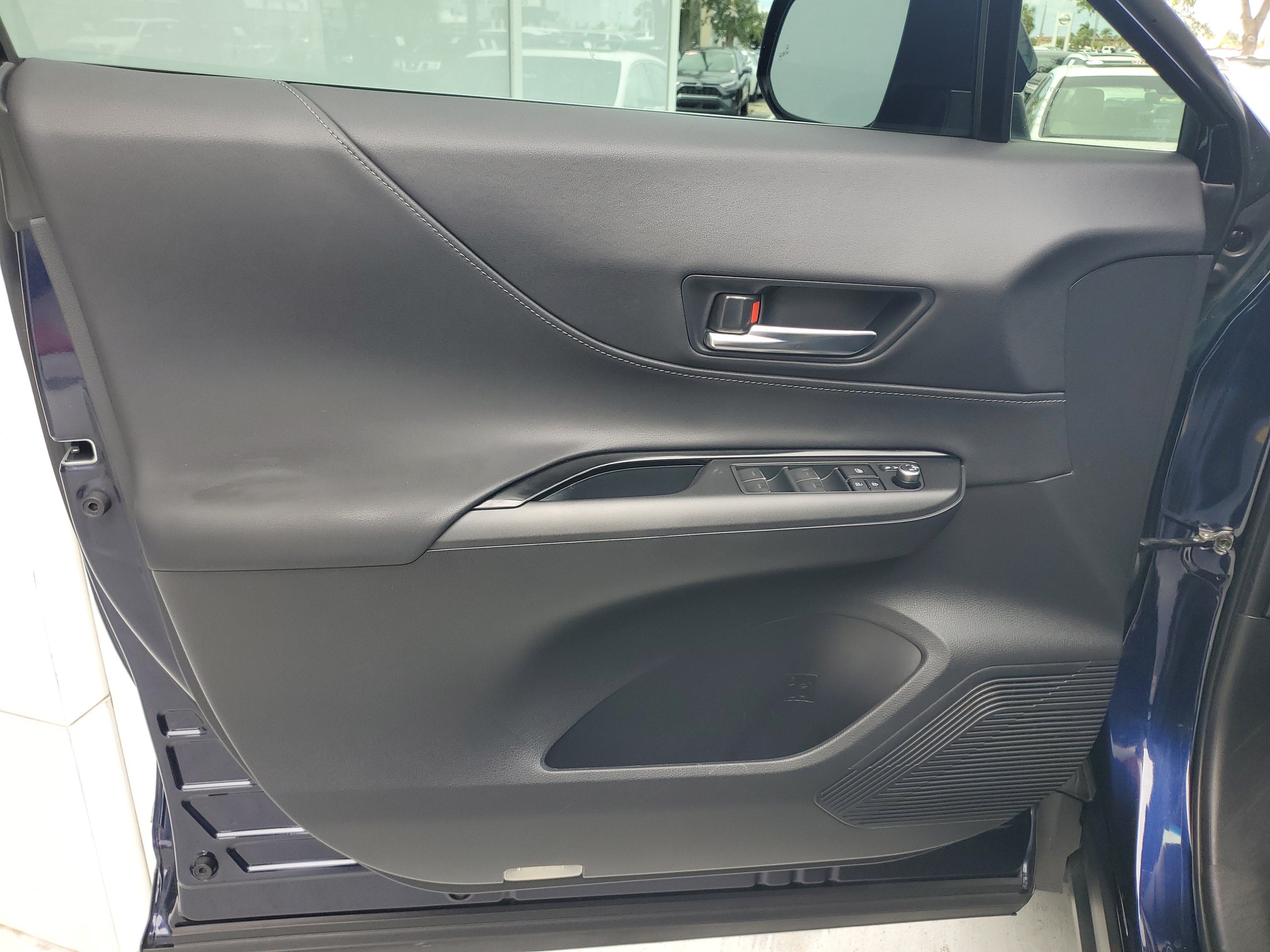 2023 Toyota Venza LE