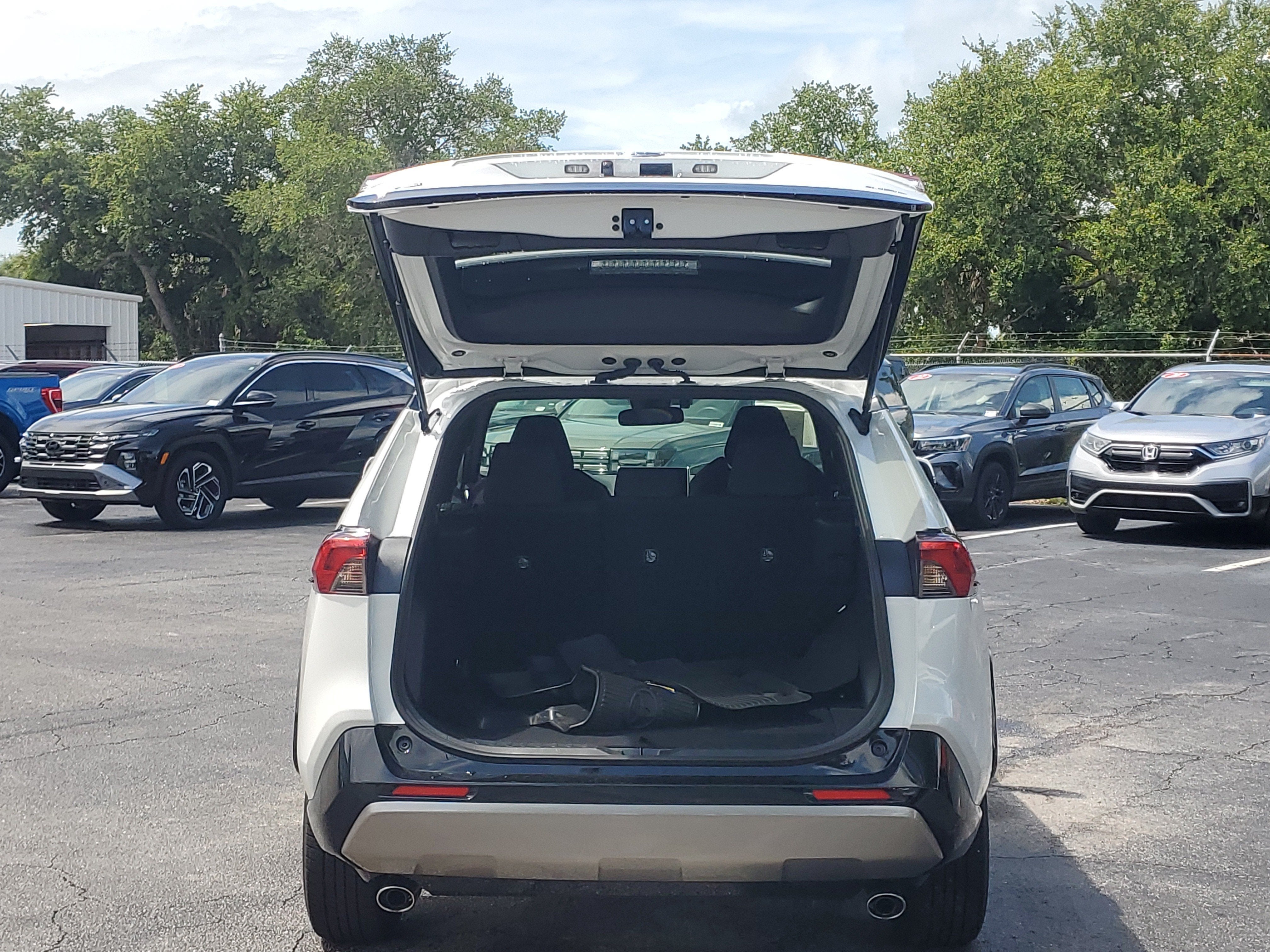 2023 Toyota RAV4 Hybrid SE