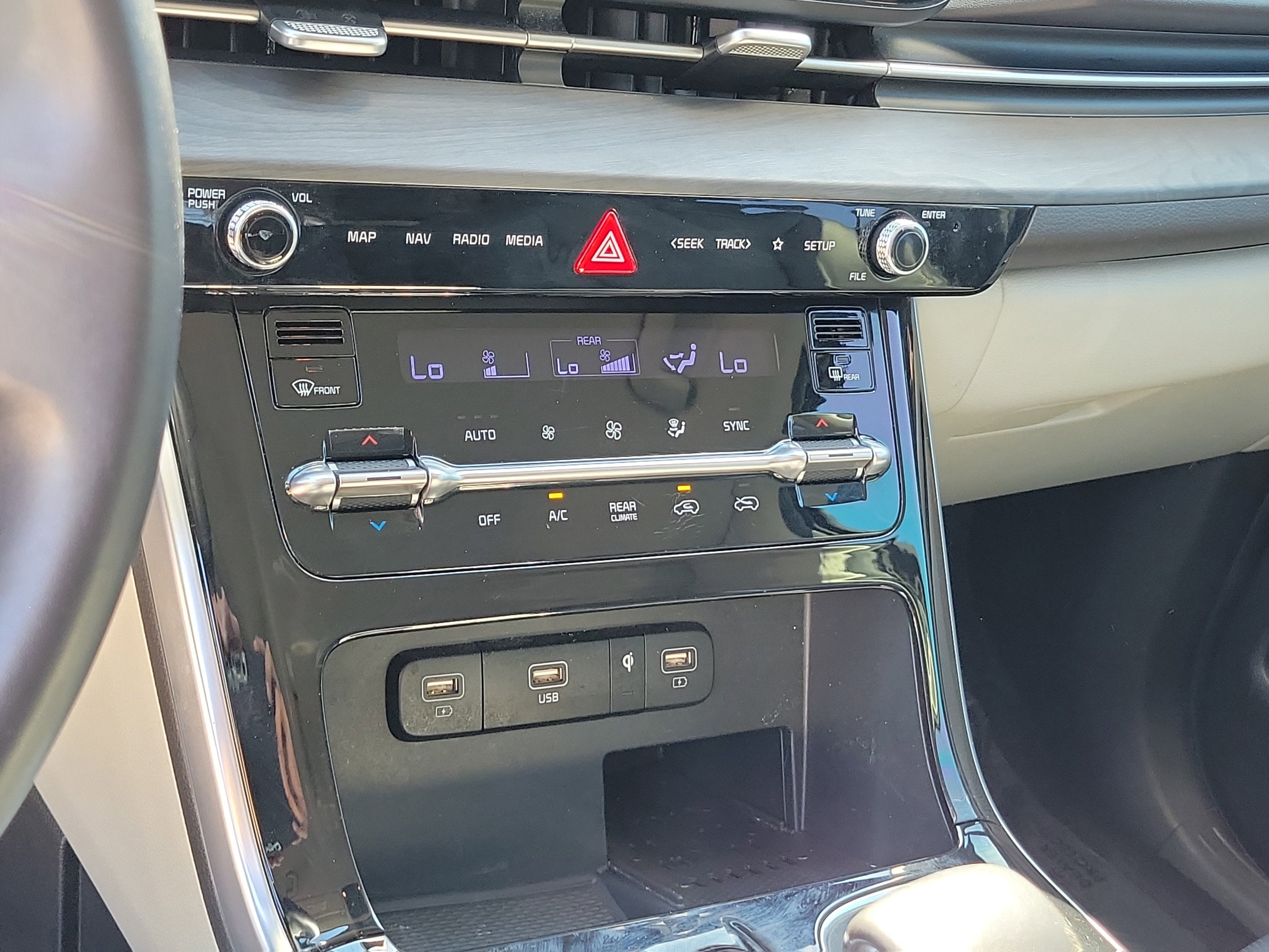 2023 Kia Carnival SX