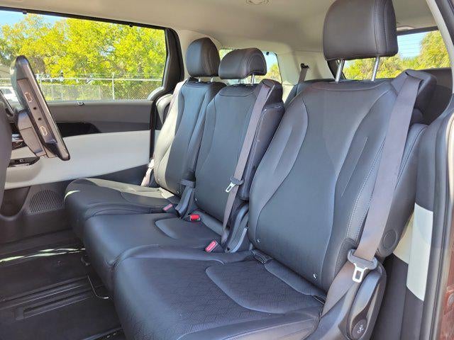 2023 Kia Carnival SX