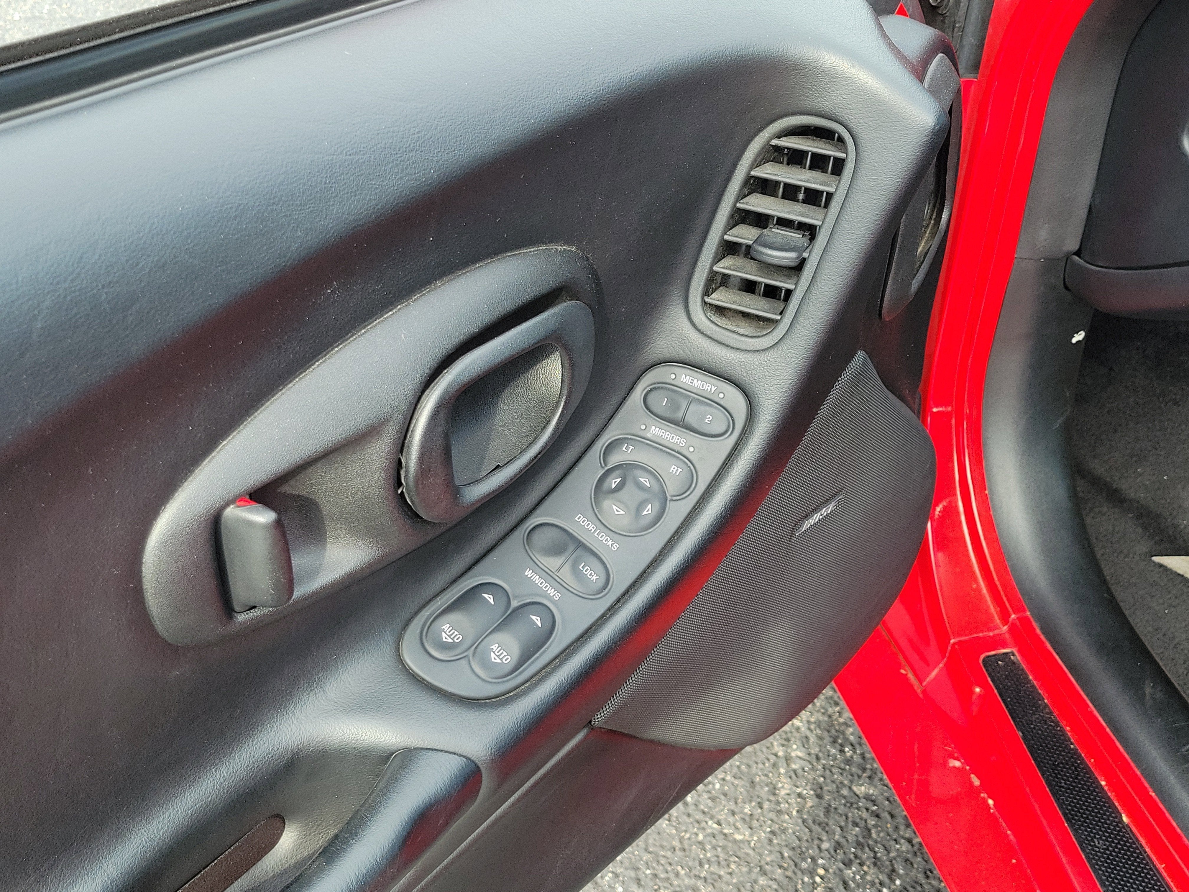 2004 Chevrolet Corvette 2dr Cpe