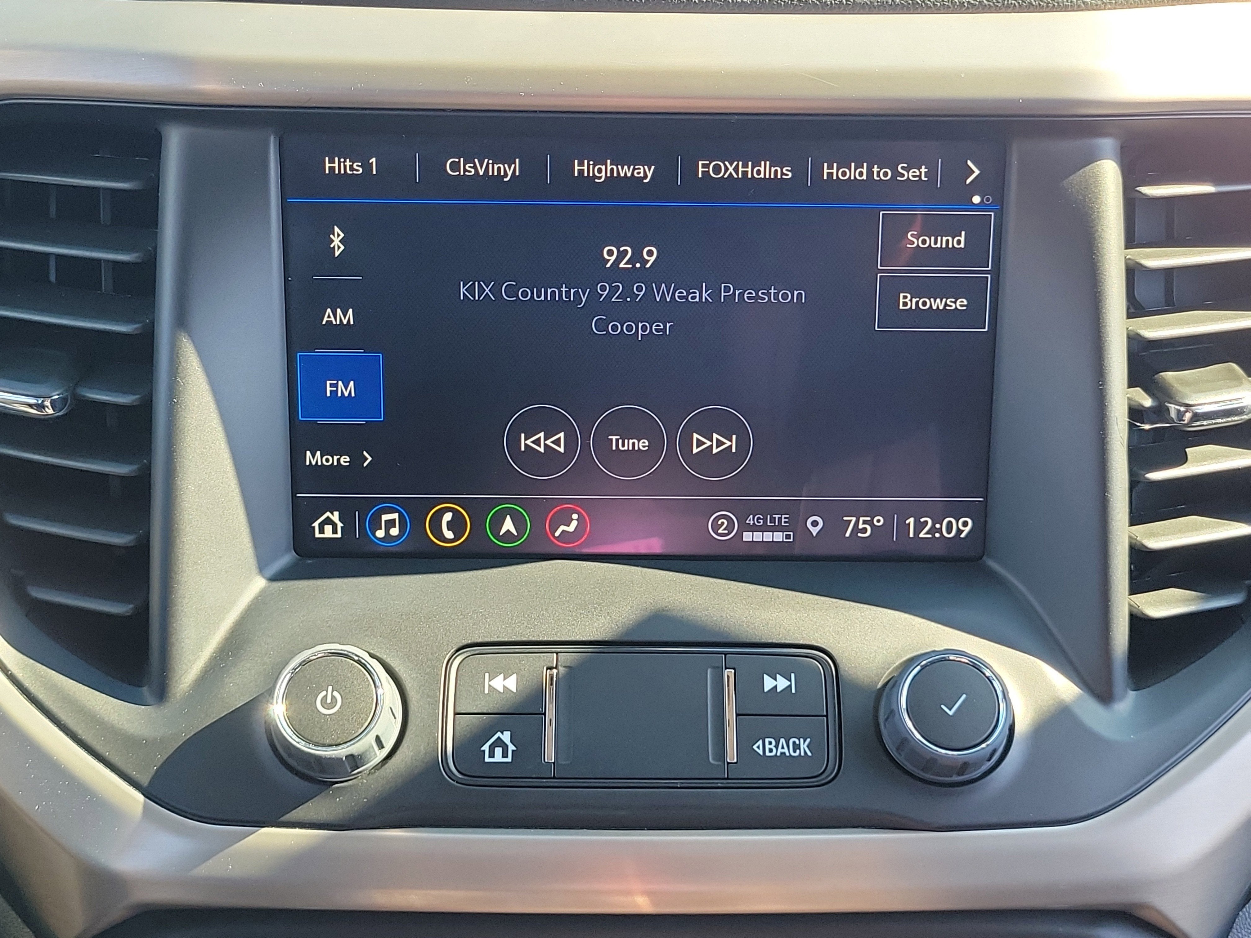 2023 GMC Acadia Denali