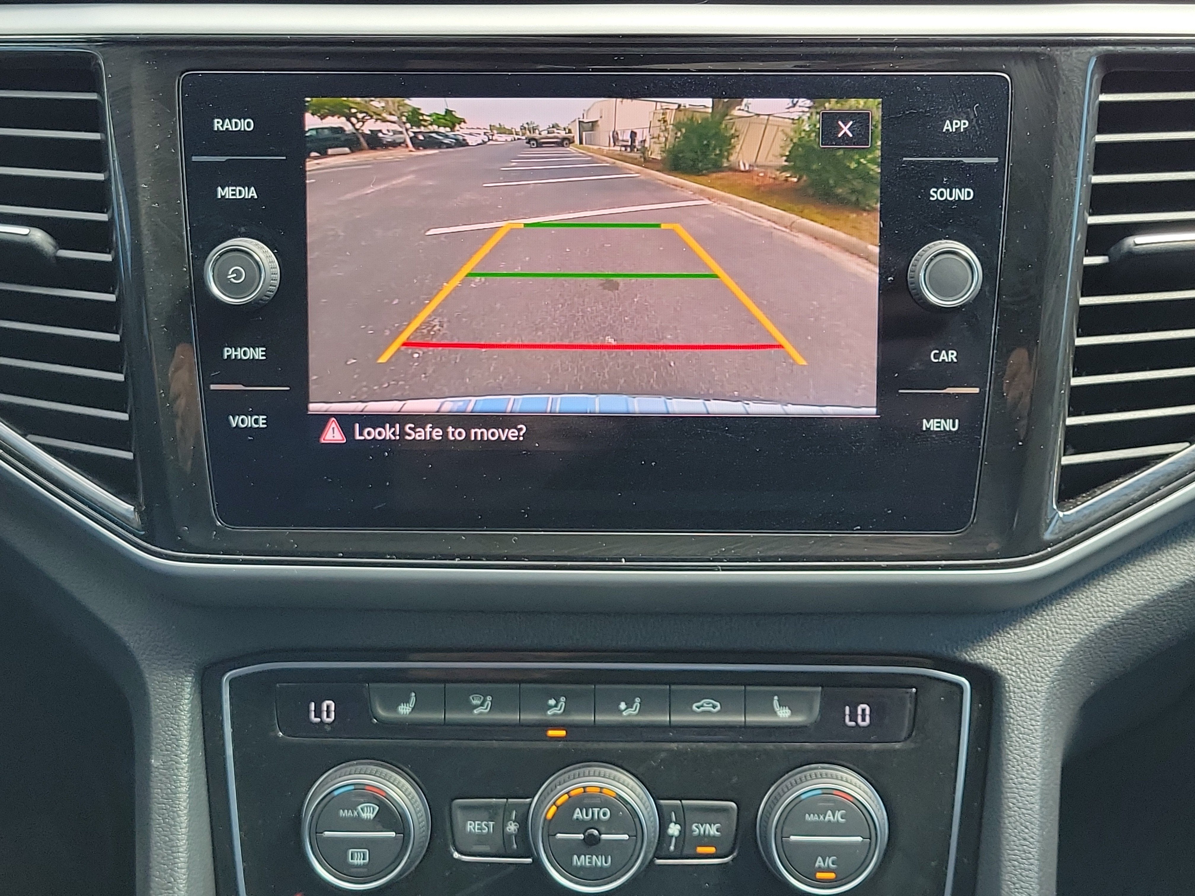 2022 Volkswagen Atlas 3.6L V6 SE w/Technology