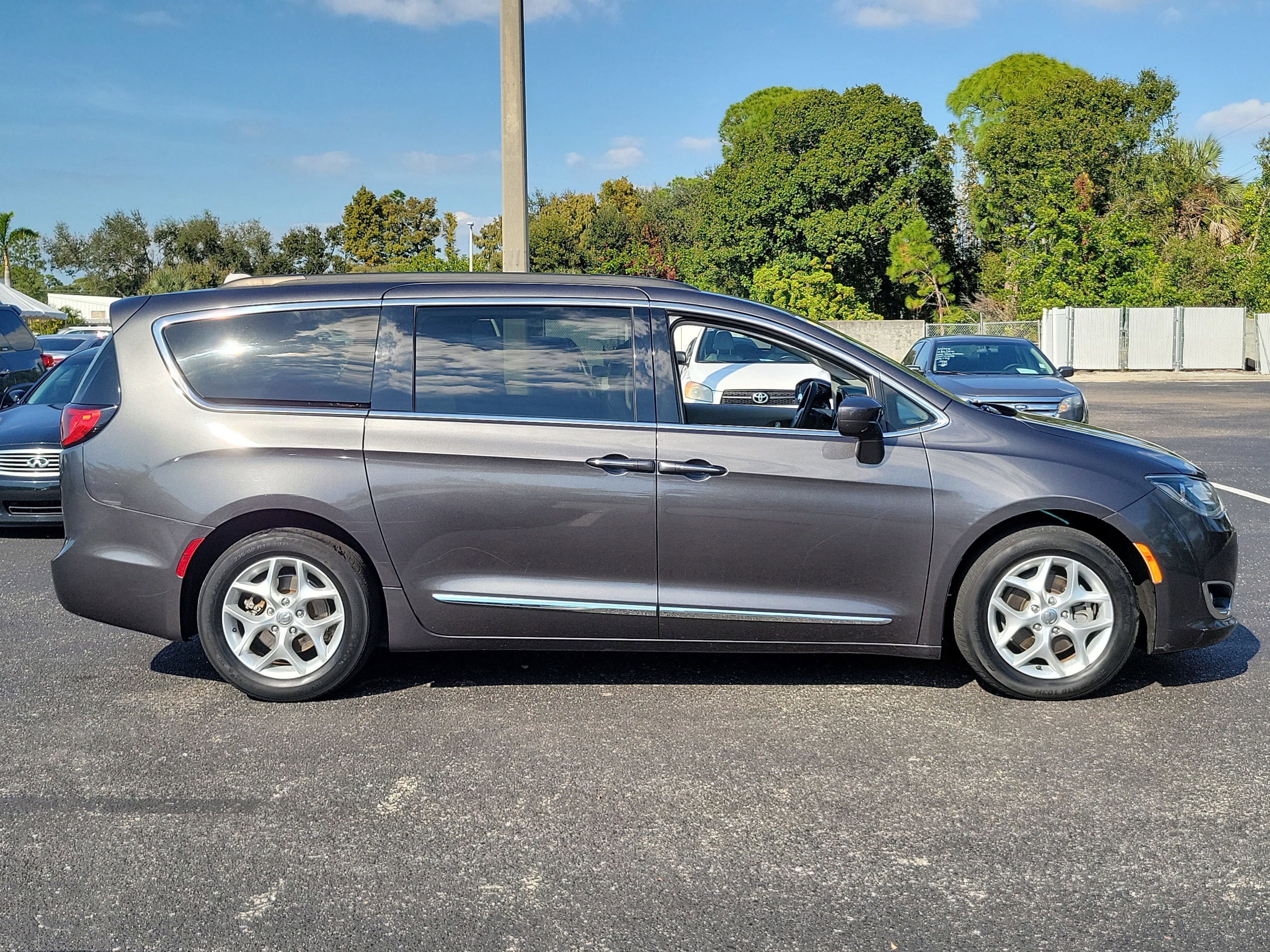 2017 Chrysler Pacifica Touring L