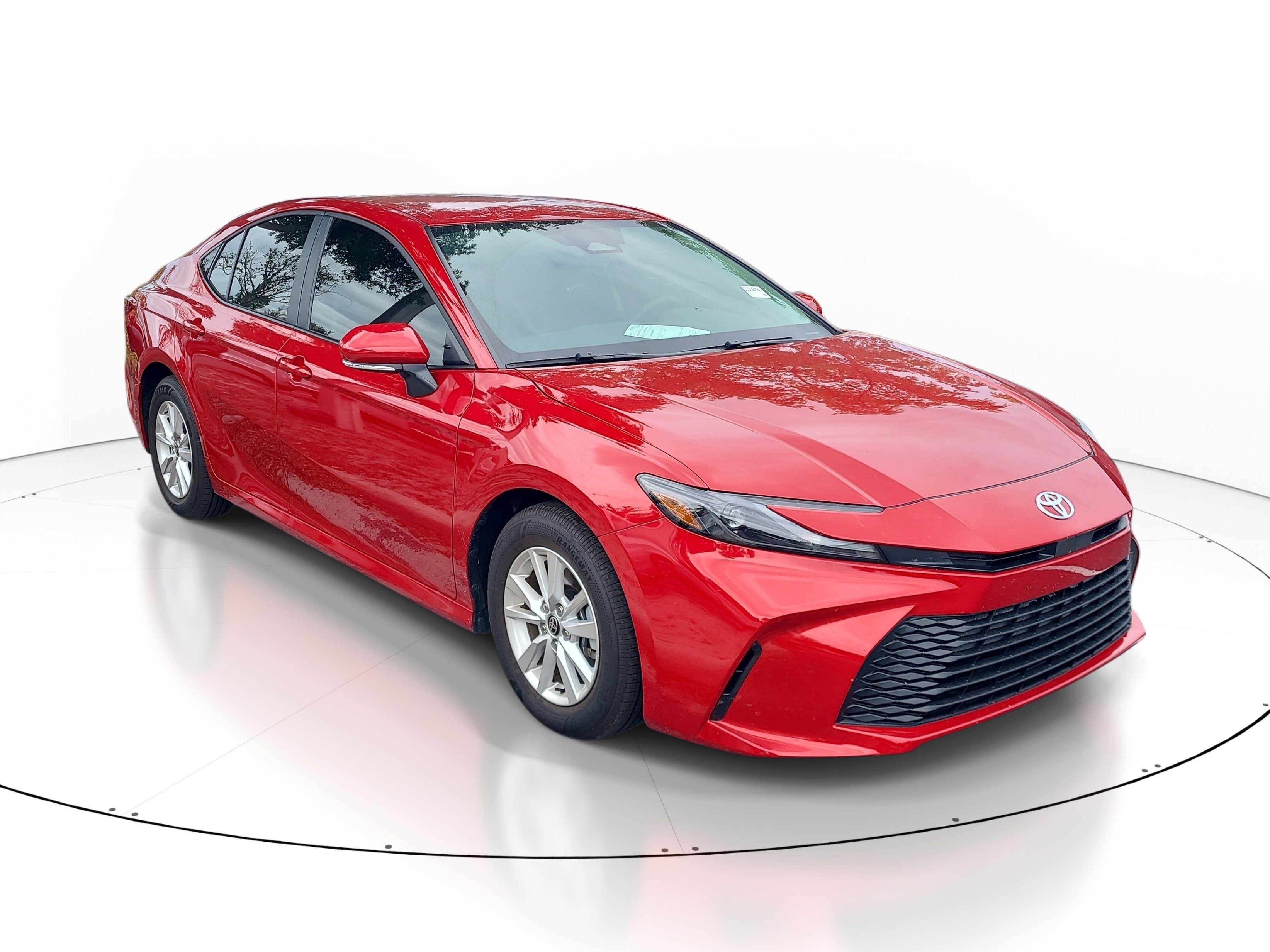 2025 Toyota Camry LE Hybrid's photo