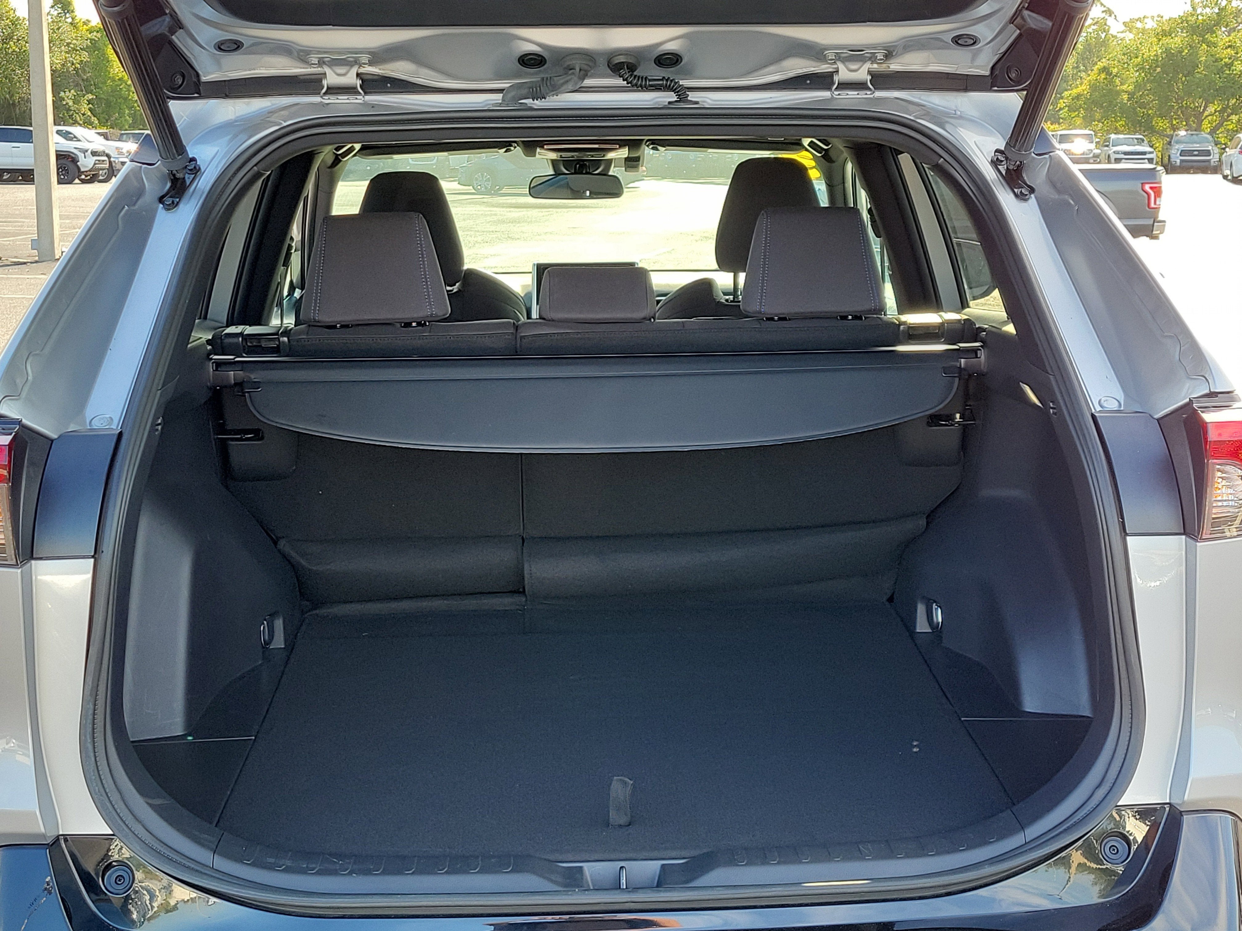 2023 Toyota RAV4 Hybrid SE