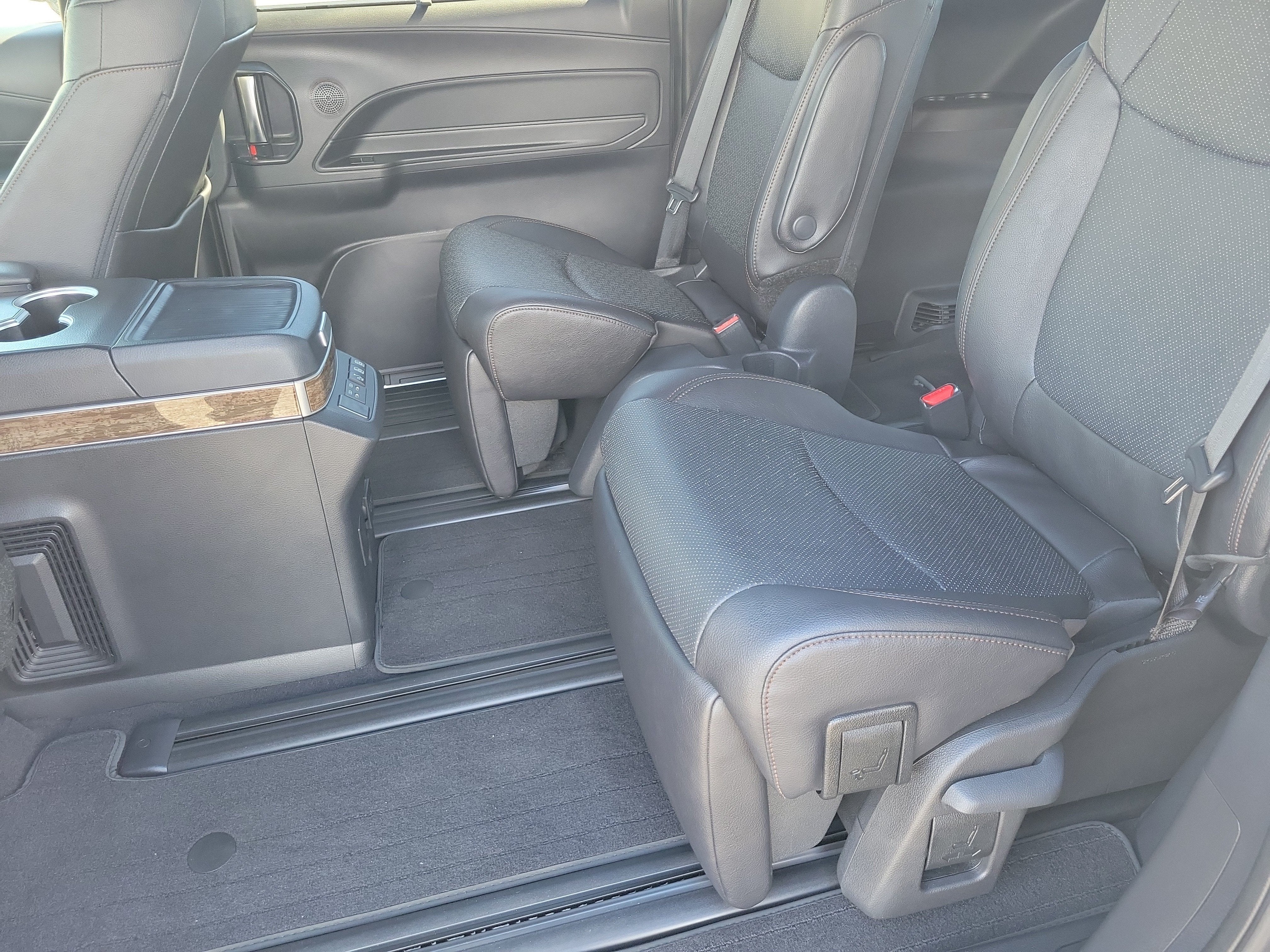 2025 Toyota Sienna Platinum