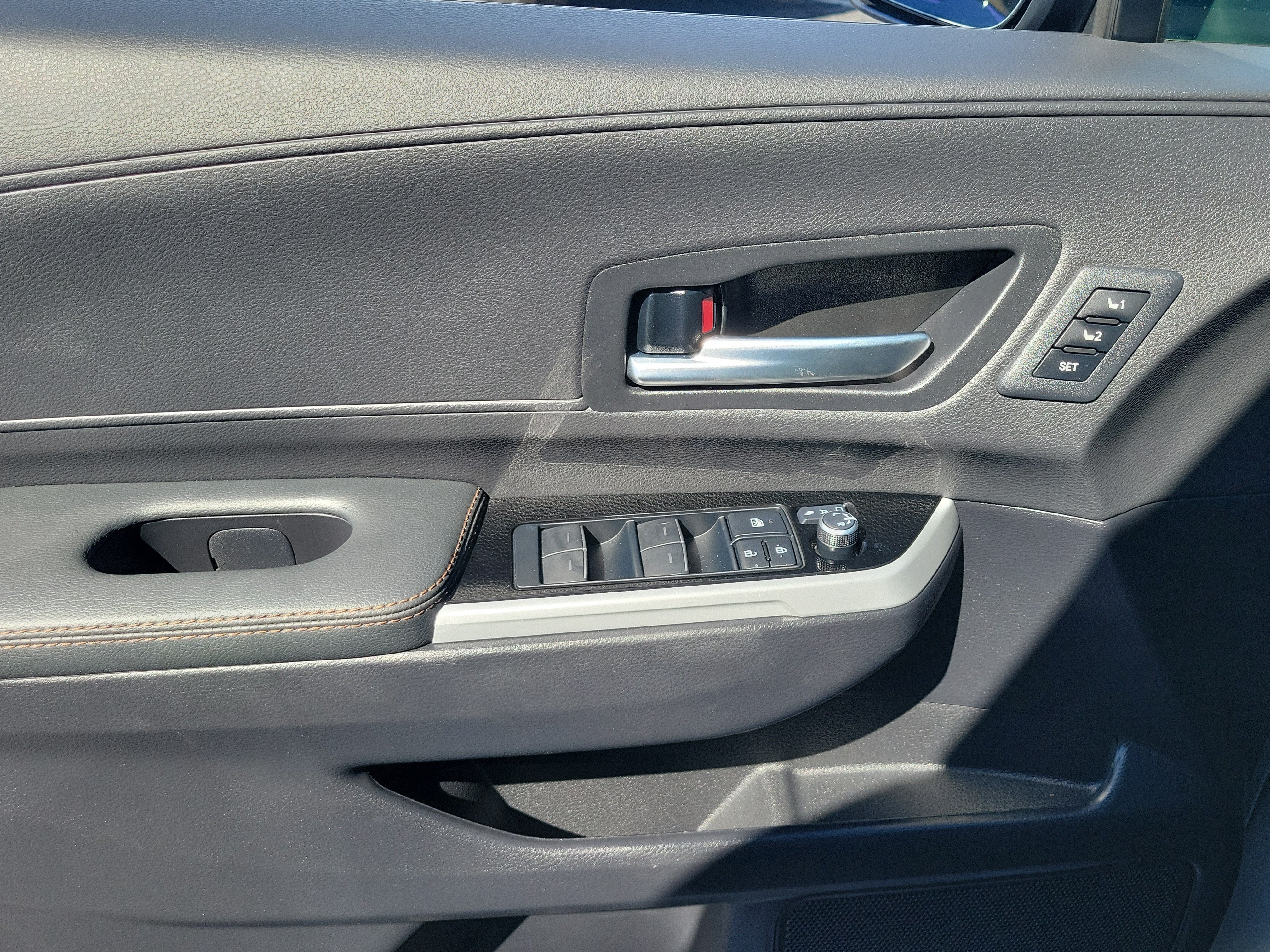 2025 Toyota Sienna Platinum