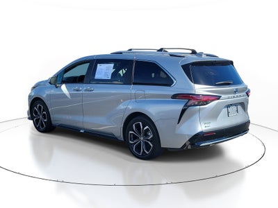 2025 Toyota Sienna Platinum