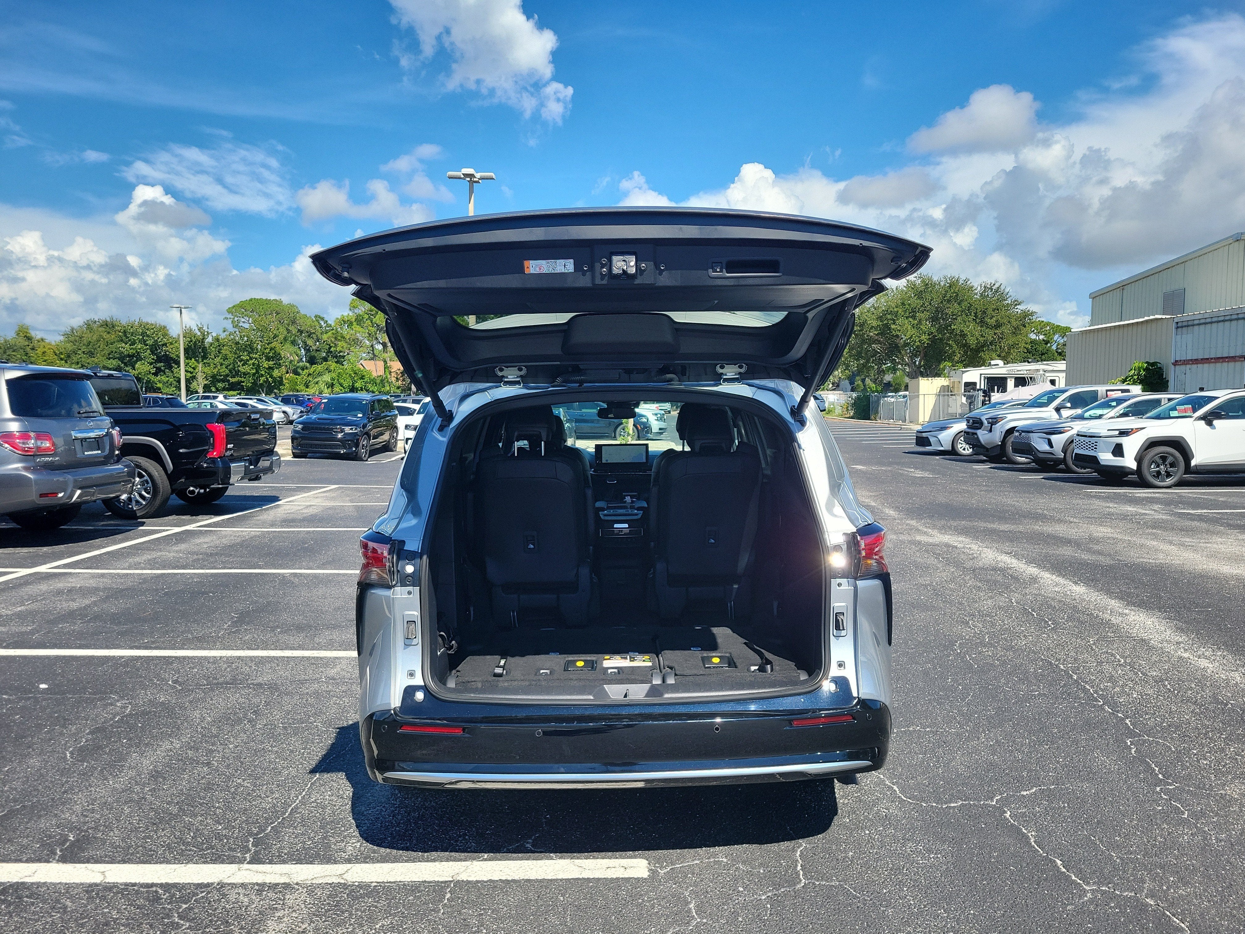 2025 Toyota Sienna Platinum