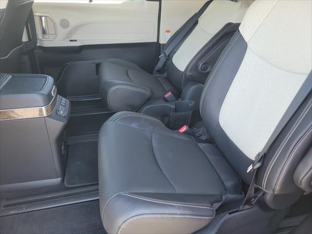 2025 Toyota Sienna Platinum