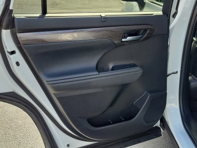 2023 Toyota Highlander Hybrid Platinum