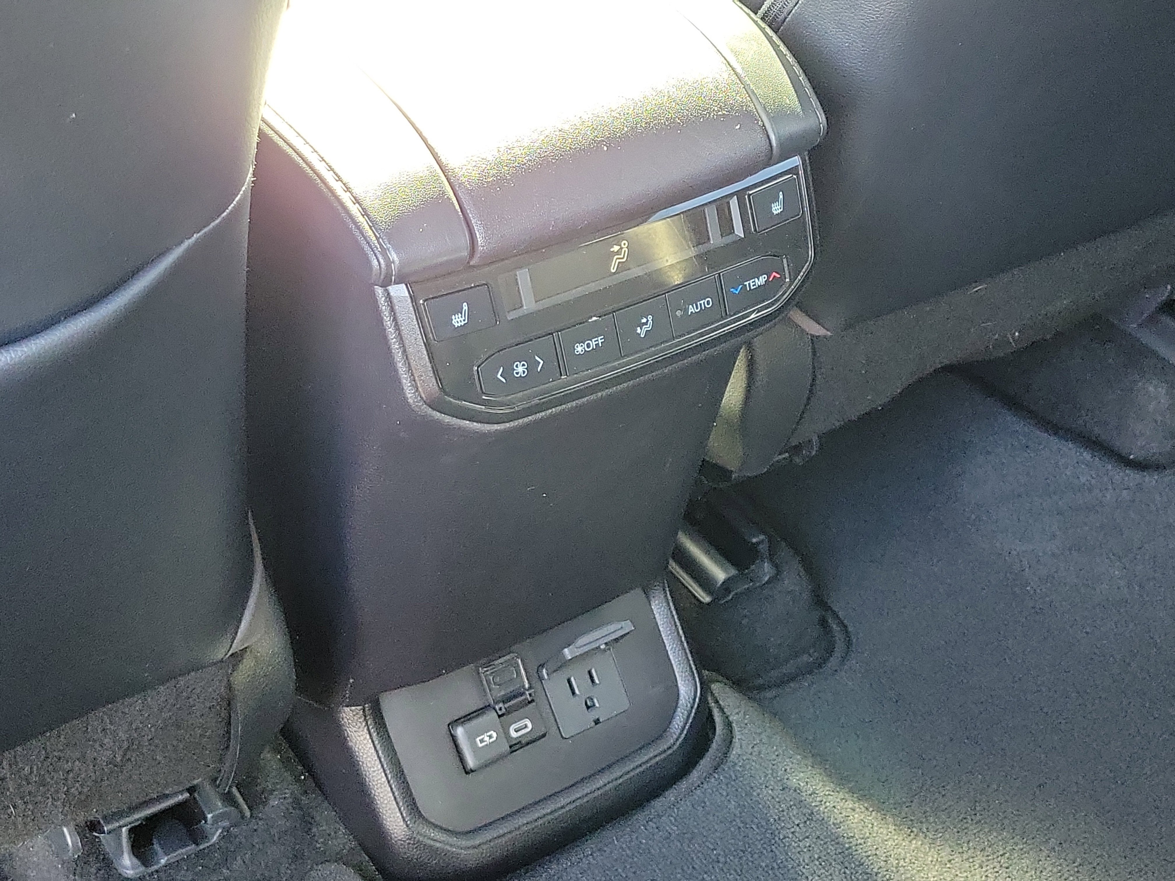 2023 Toyota Highlander Hybrid Platinum