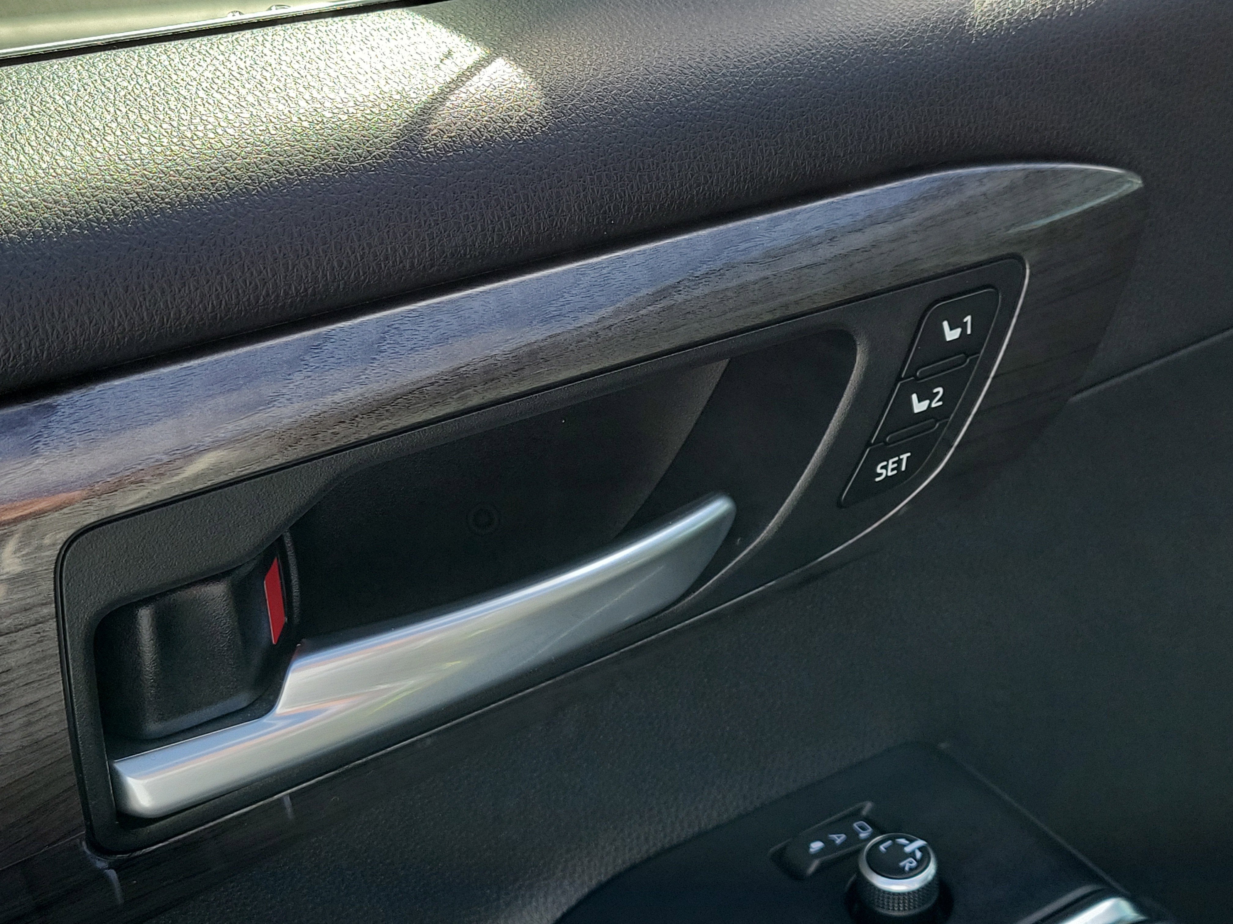 2023 Toyota Highlander Hybrid Platinum