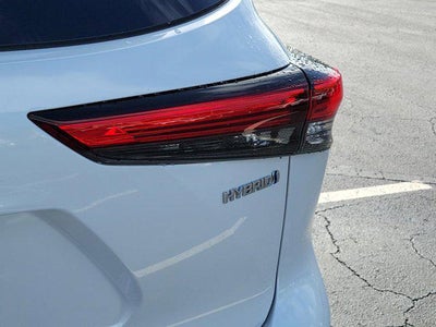 2023 Toyota Highlander Hybrid Platinum
