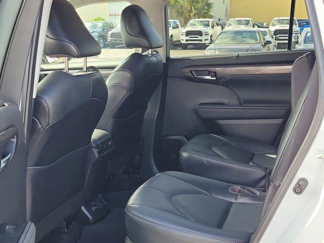 2023 Toyota Highlander Hybrid Platinum