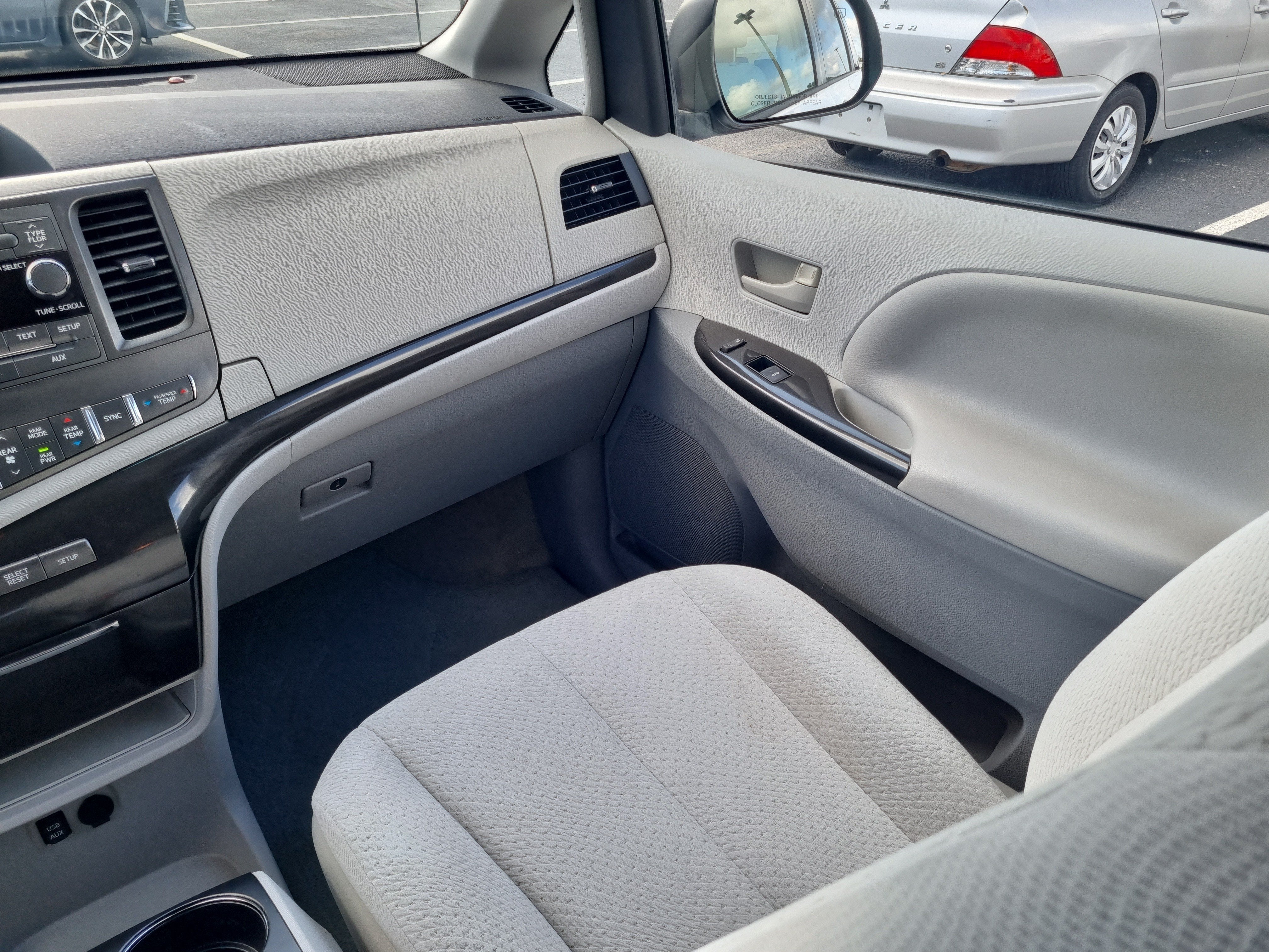 2014 Toyota Sienna LE