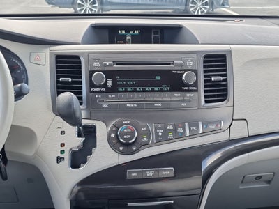 2014 Toyota Sienna LE